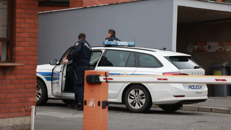 Žena pozvala policiju zbog obiteljskog nasilja: Otac i sinovi prebili policajce, prijetili da će ih zaklati