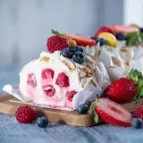 Rolada s jagodama je kraljica proljetnih slastica - imamo recept