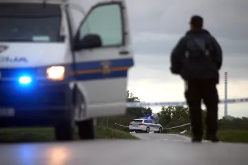 Mladić skrivio prometnu na A3 pa izašao iz auta. Na njega naletjela Škoda, a na njegov auto kamion. Teško je ozlijeđen