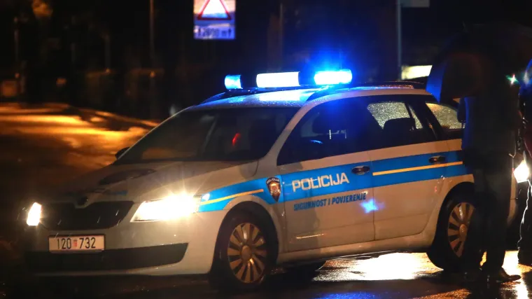 Teška prometna nesreća na ulazu u Split. Vozač usmrtio pješaka pa pobjegao, traži ga policija