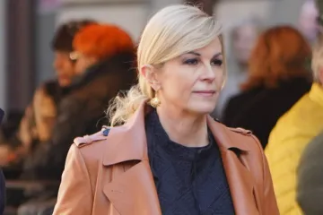 Kolinda je zasjala u smeđem kožnom kaputu, špica je u subotu bila poput modne piste