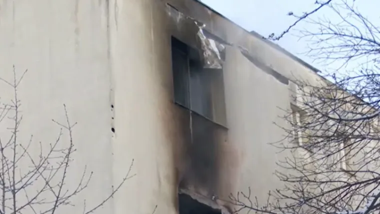 Zamotala u poplun bebu i bacila kroz prozor kako bi je spasila od požara u stanu: Maleni Victor je umro u bolnici