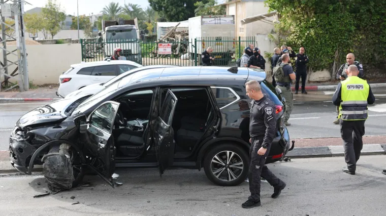 Teroristički napad kraj Tel Aviva: Zabijao se u ljude automobilom pa ih izbo nožem, ima žrtava