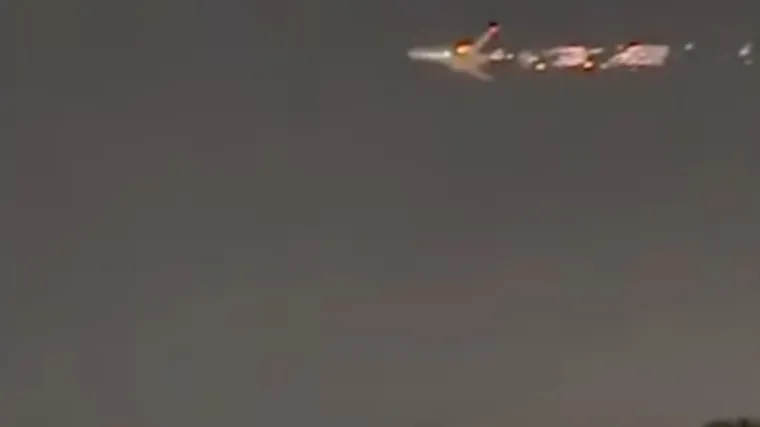 VIDEO Drama u zraku, planuo teretni zrakoplov s posadom, sve je snimljeno: 'Moj Bože, zapalio se'