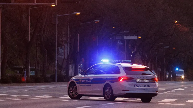 Sletjeli u grabu, vozač ga ostavio na cjedilu i sam otišao do liječnika