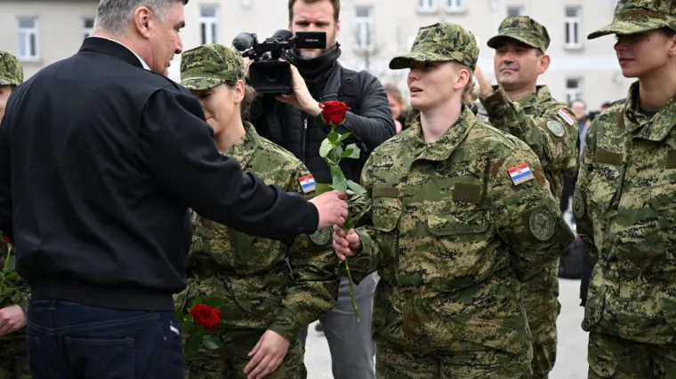 Milanović poručio ročnicima: 'Živimo u teškim vremenima, svijet se preslaguje kao što nije desetljećima'