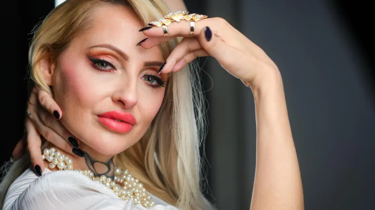 Alex Ognjena otkrila pravo ime i prisjetila se medenog mjeseca: 'Bilo mi je prvi put'