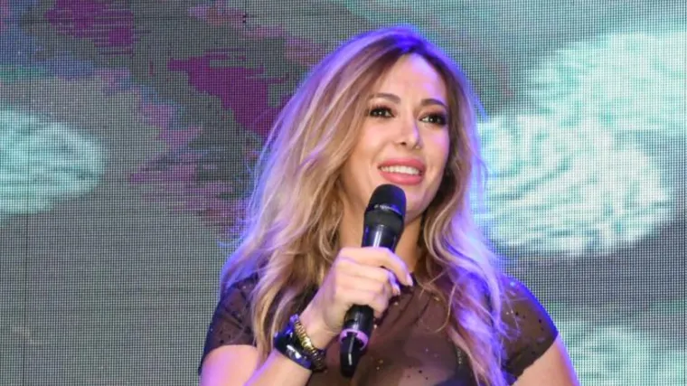 Lidija Bačić izbacila grudi na koncertu: Minijaturni top ih jedva pridržavao