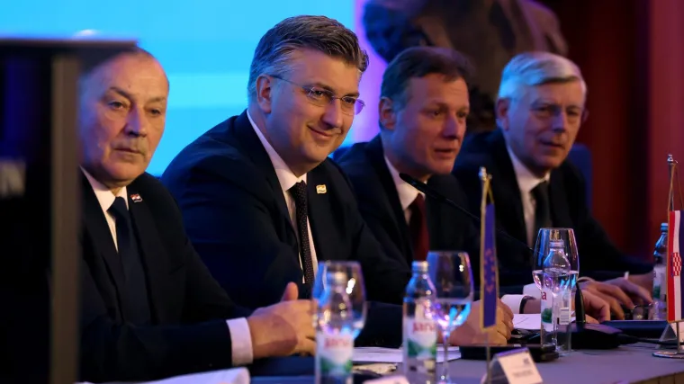 Plenković: 'Dignut ćemo prosječnu plaću na 1600 eura neto. Alemka Markotić bit će na našoj listi'