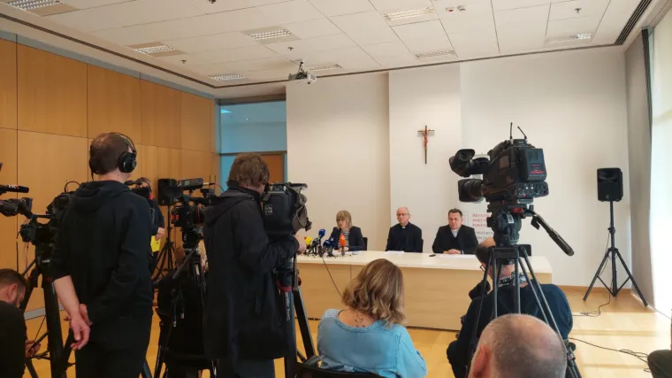 Biskupi uoči izbora: 'Ne možemo podržati one koji pobačaj stavljaju u Ustav'