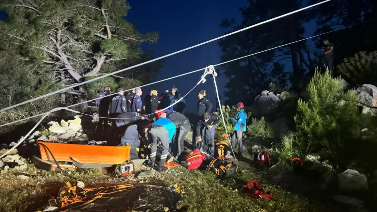 Žičara udarila u stup, jedan mrtav, 7 ozlijeđenih: Evakuiraju se ljudi zaglavljeni u kabinama