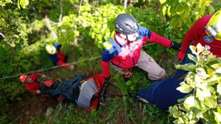 HGSS-ovci spasili penjača koji je pao s utvrde na vrhu planine. Teško je ozlijeđen