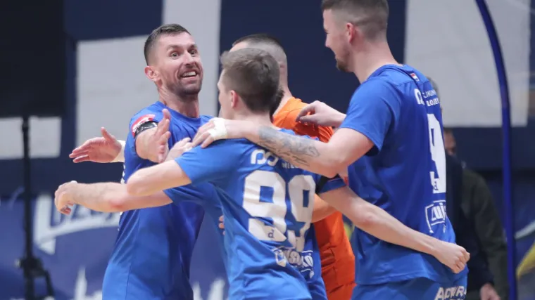 Futsal Dinamo obranio naslov prvaka! Puno navijača s ulaznicom nije moglo ući u dvoranu