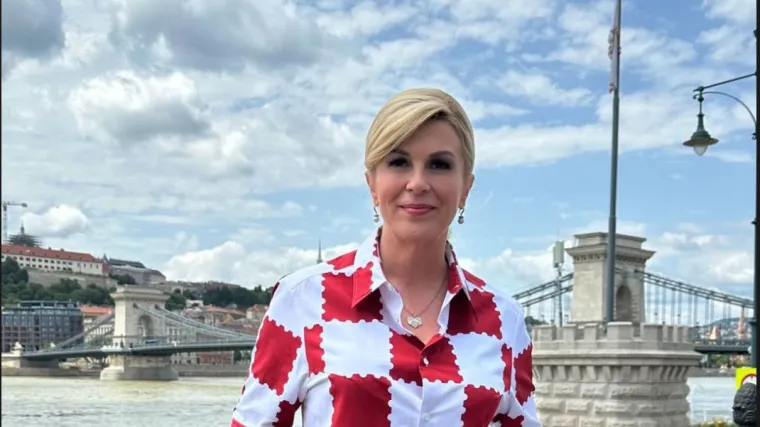 Kolinda odjevena u poznate kockice podržala Vatrene: 'Samo hrabro do pobjede'