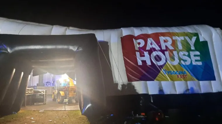 Snažna oluja poharala Češku, ima žrtava. Panika nastala na festivalu: Ljudi u strahu bježali...
