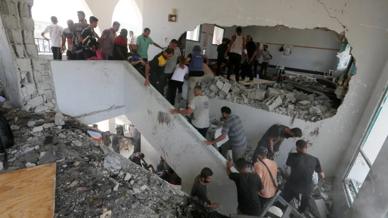 Izrael bombardirao školu u kojoj su bili smješteni raseljeni Palestinci: Krvavi išli do bolnice