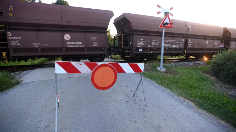 Teretni vlak iskliznuo iz tračnica kod Ogulina: Pruga zatvorena, putnike prevoze autobusi