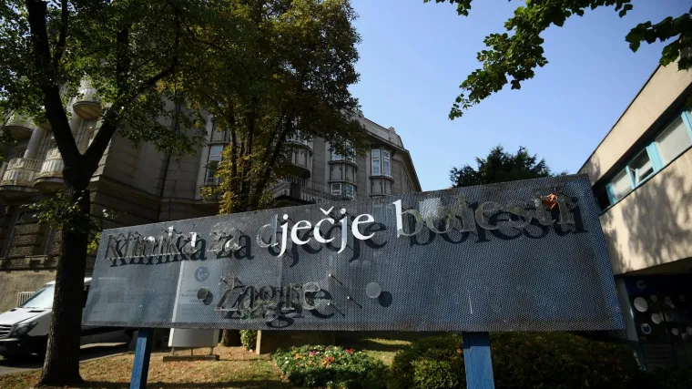 Bebu od 2,5 mjeseci dovezli s opeklinama glave i prsa u Klaićevu iz Slavonije