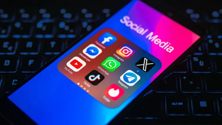 Australija kreće u borbu protiv lažnih vijesti na internetskim platformama. Oglasili se Facebook i X