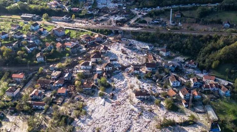 Strah od novih poplava: Naređena evakuacija s ugroženih područja Konjica i Jablanice