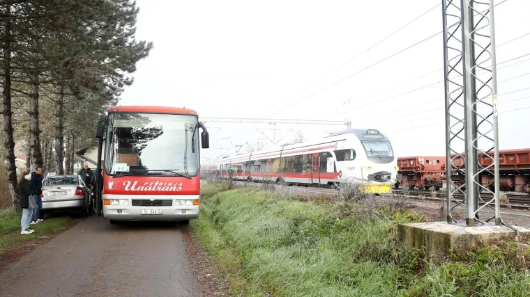 Vlak naletio na konje kod Siska, putnike prevoze autobusi