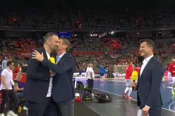 Mirza opet napravio šou; 'Netko ne mijenja čarape, netko se ne tušira, mi se ljubimo'