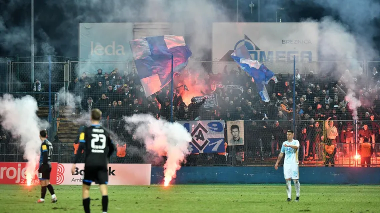 Rijeka završila utakmicu s devetoricom i prvi put izgubila, Varaždin srušio lidera