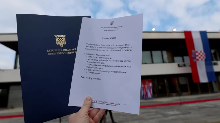 Ovako izgleda tekst prisege: Zadnja rečenica nije obavezna, ali svi je izgovaraju