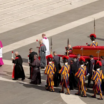 23.04.2025., Rim, Italija - Tijelo pape Franje u procesiji na Trgu sv. Petra premjesteno je u baziliku sv. Petra. Photo: Luka stanzl/PIXSELL