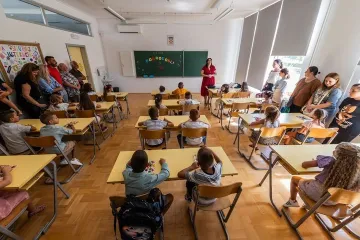 Svaki zaposlenik škole, fakulteta i instituta dobit će 300 eura regresa