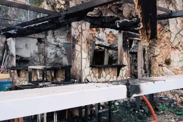 U noćašnjem požaru potpuno izgorio Metropolis Beach Bar u Kostreni