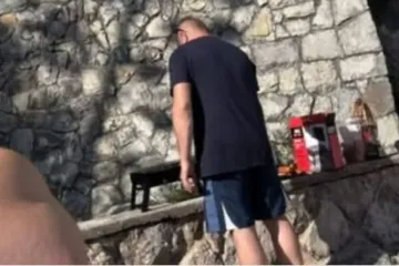 Poljski turisti na plaži na Kantridi pripremali roštilj i 'zapalili' društvene mreže!