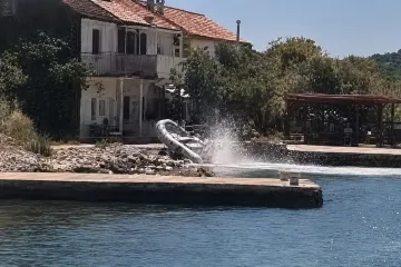 Županijski vijećnik objavio &scaron;okantni video: Gumenjak se zabio u obalu na Kornatima