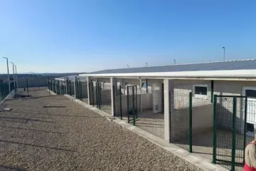 Župan Bilaver o&scaron;tro odgovorio na kritike novog azila: Koliko na&scaron;ih stanovnika nema klimu ili koliko ih preko zime nema grijanje?