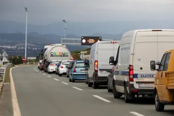 Nijemac na Krku iza&scaron;ao iz kombija i brutalno pretukao vozača automobila. Po povratku u Hrvatsku je uhićen