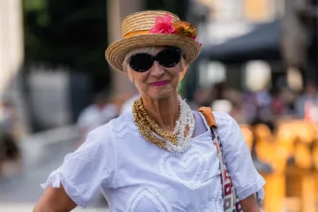 Najoriginalniji look sa &scaron;pice? Ova dama spojila je detalje koje se malo tko usuđuje nositi
