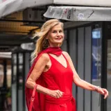 Žena u crvenom, ali na zagrebački način: Ova haljina je prava modna senzacija