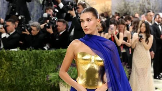 Metalik božice Met Gale: Hailey Bieber i Kim Kardashian u skulpturalnim korzetima