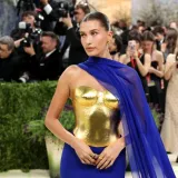 Metalik božice Met Gale: Hailey Bieber i Kim Kardashian u skulpturalnim korzetima