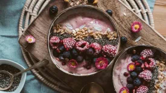 Kako napraviti savr&scaron;eni smoothie bowl? Donosimo najbolje ideje i recepte