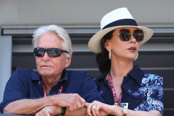 Monaco chic: Catherine Zeta-Jones plijenila pažnju u neobičnoj modnoj kombinaciji