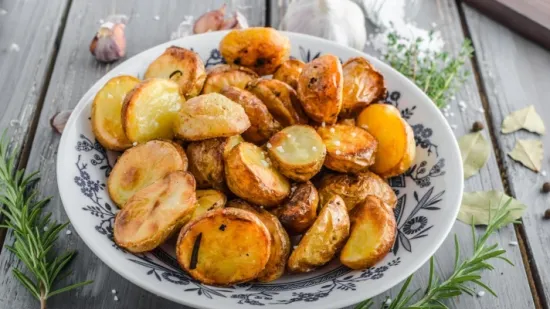 Trik za najhrskaviji pečeni krumpir krije se u jednom sastojku iz smočnice