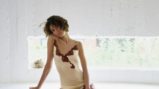 Haljine koje izgledaju poput spavaćica novi su modni hit: Evo kako ih nositi