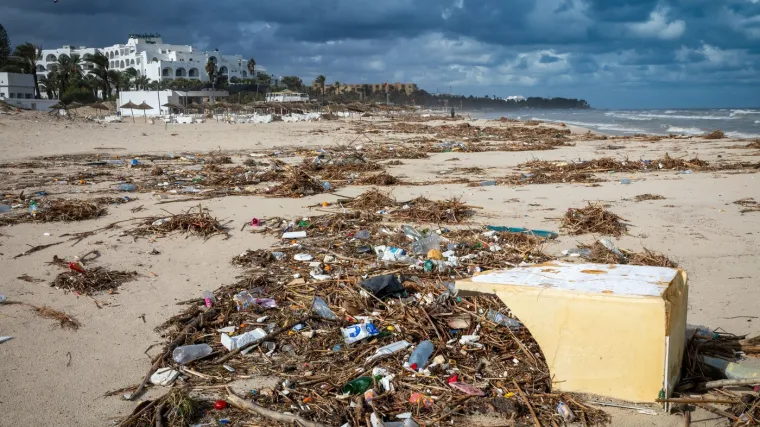 Znanstvenici izdali crveno upozorenje: Sredozemno more pretvara se u juhu od plastike