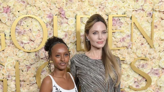 Je li moguće? Kći Angeline Jolie snimljena u društvu misterioznog muškarca, a na ruci...