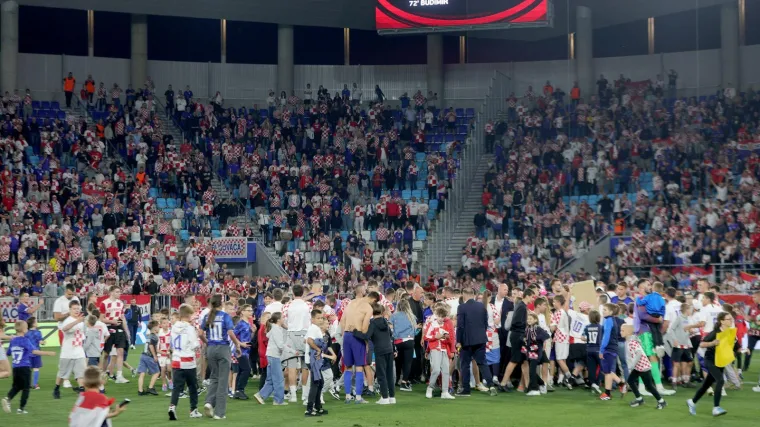 Upad navijača u Osijeku zabrinuo organizatore: HNS očekuje novčana kazna, FIFA već reagira