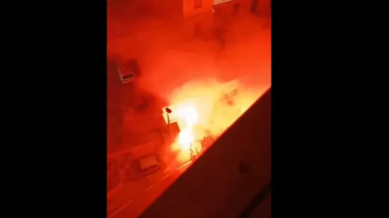 Torcida prosvjeduje ispred šibenskog zatvora: Palili baklje i blokirali promet