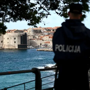 Brutalan napad kod plaže: Mladić napao ženu i teško je ozlijedio