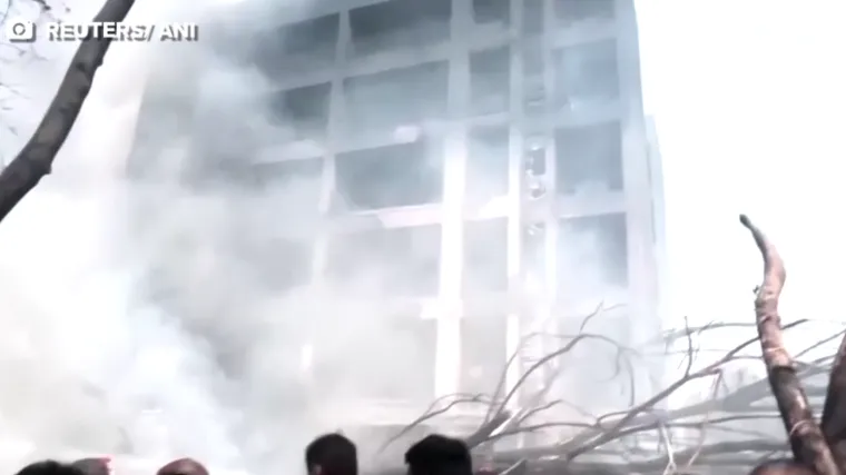 Kaos i požar na mjestu smrtonosnog pada zrakoplova Air Indije