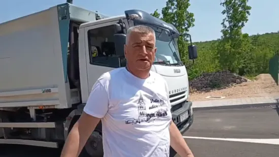 Miro Bulj s četiri kamiona punih smeća krenuo u Split: 'Idemo ravno isprid Županije!'